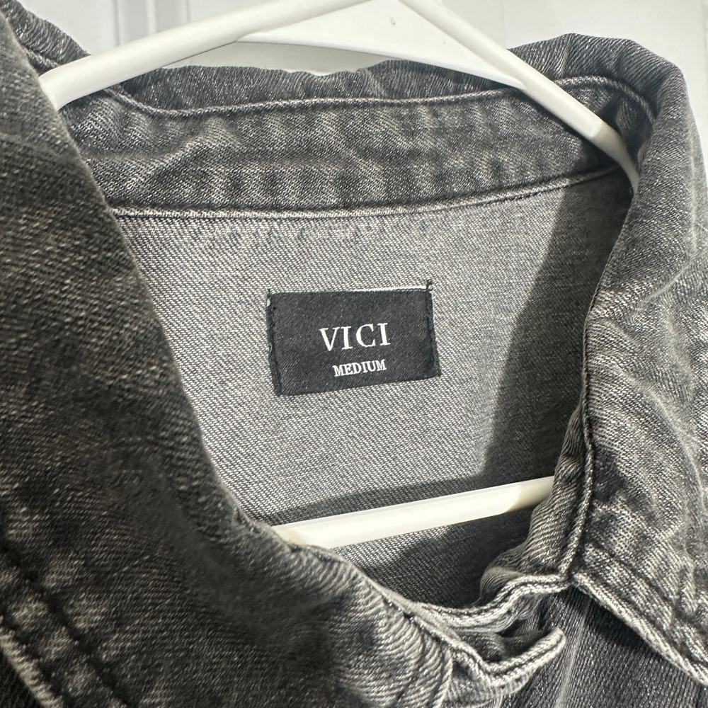 VICI Denim Shacket Womens Medium Black Faded Button Front Oversized Stone Washed - Picture 2 of 4
